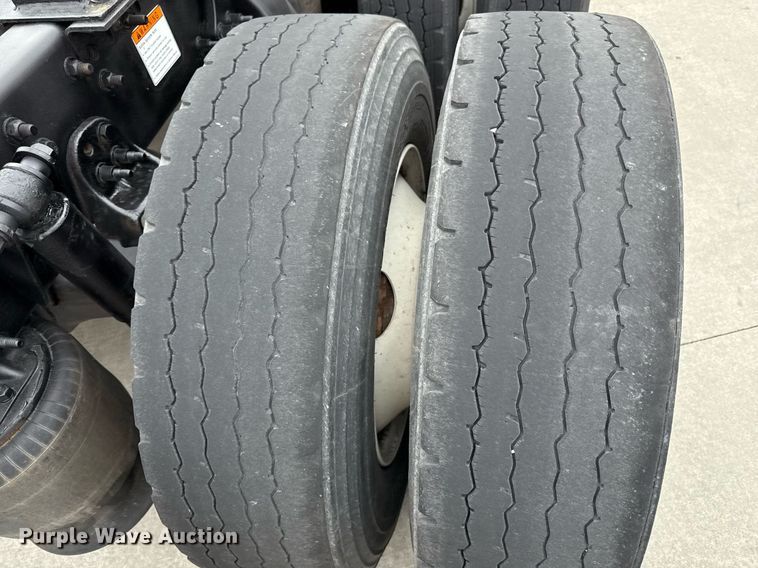 image for item DS4275 2014 Freightliner Casadia semi truck