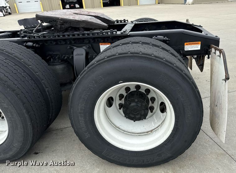 image for item DS4275 2014 Freightliner Casadia semi truck