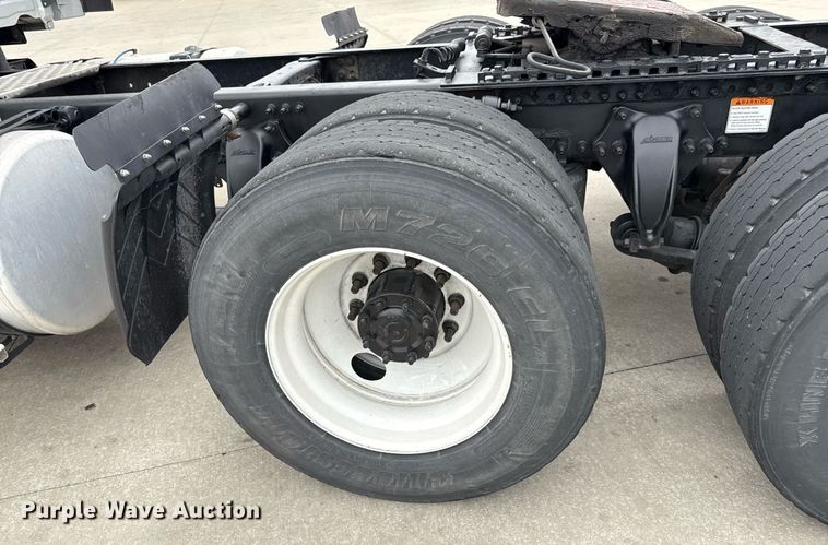 image for item DS4275 2014 Freightliner Casadia semi truck