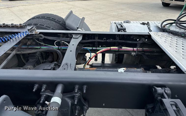 image for item DS4276 2015 Freightliner Cascadia semi truck