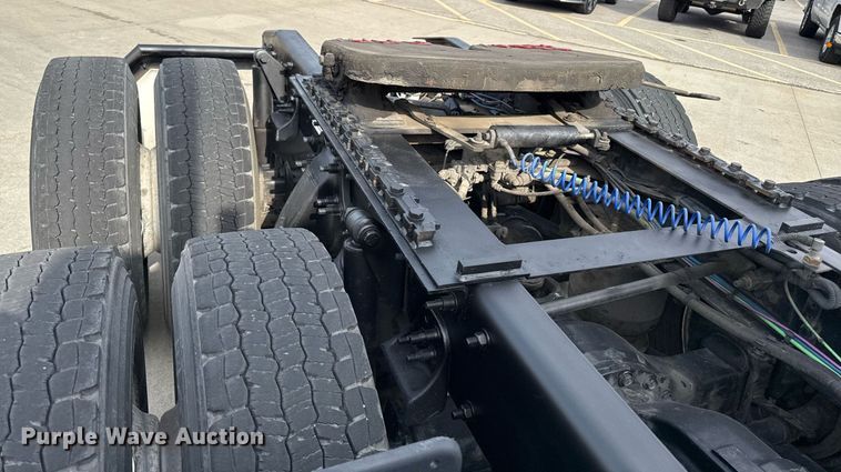 image for item DS4276 2015 Freightliner Cascadia semi truck