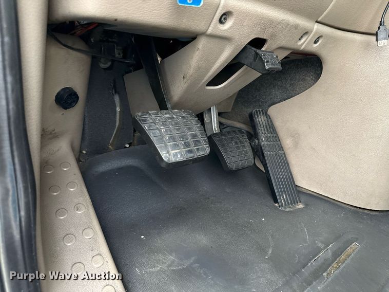 image for item DS4276 2015 Freightliner Cascadia semi truck