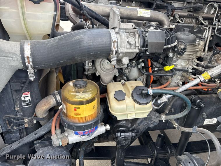 image for item DS4276 2015 Freightliner Cascadia semi truck