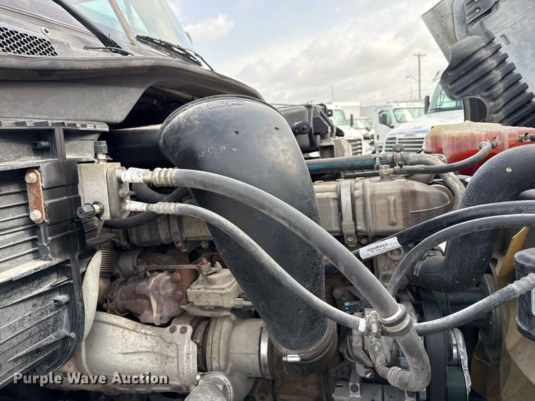 image for item DS4276 2015 Freightliner Cascadia semi truck