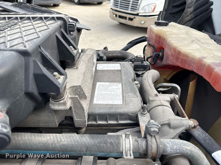 image for item DS4276 2015 Freightliner Cascadia semi truck