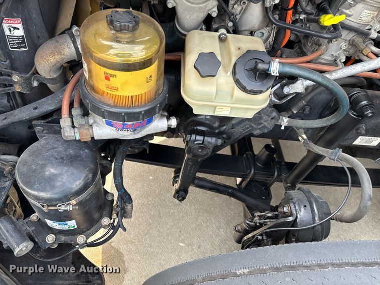 image for item DS4276 2015 Freightliner Cascadia semi truck