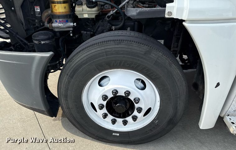 image for item DS4276 2015 Freightliner Cascadia semi truck