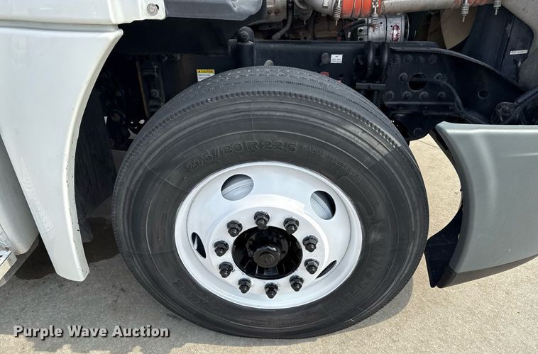 image for item DS4276 2015 Freightliner Cascadia semi truck