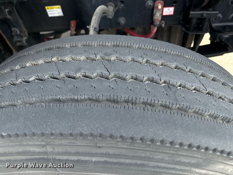 image for item DS4276 2015 Freightliner Cascadia semi truck