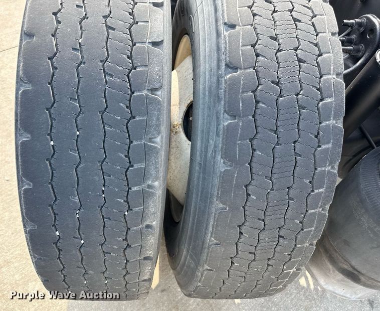 image for item DS4276 2015 Freightliner Cascadia semi truck