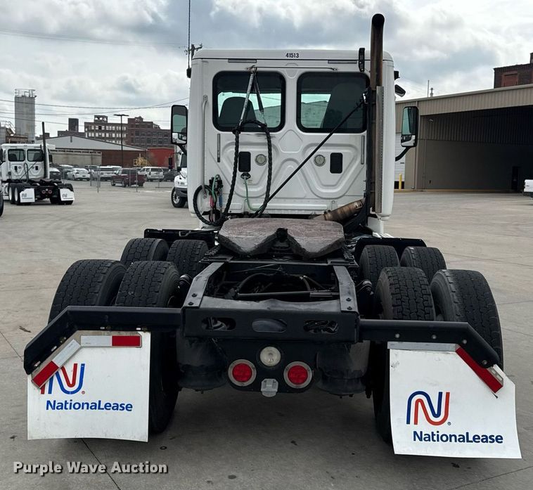 image for item DS4277 2016 Freightliner Cascadia semi truck