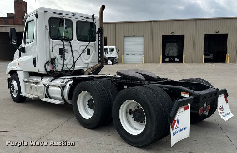 image for item DS4277 2016 Freightliner Cascadia semi truck