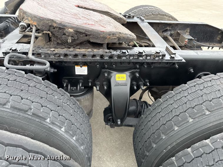 image for item DS4277 2016 Freightliner Cascadia semi truck