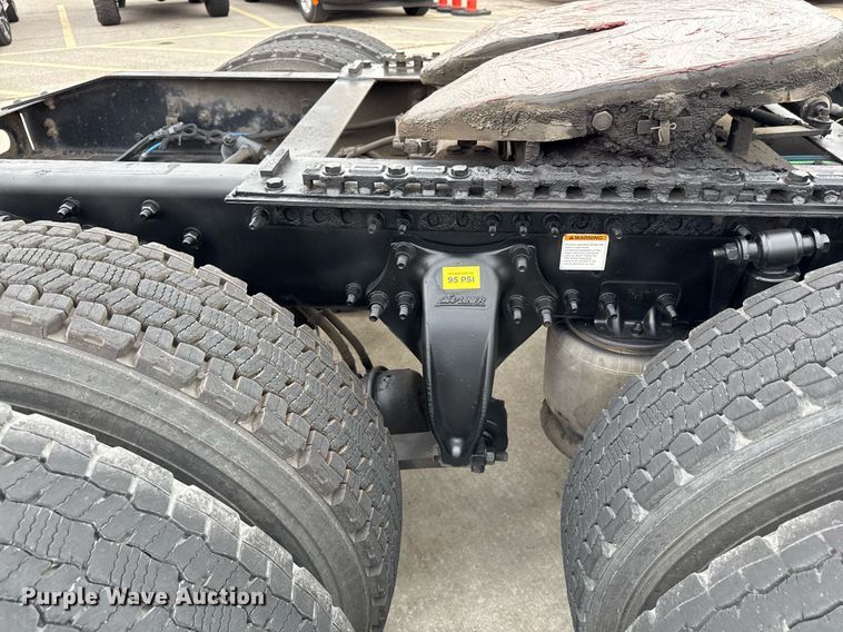 image for item DS4277 2016 Freightliner Cascadia semi truck