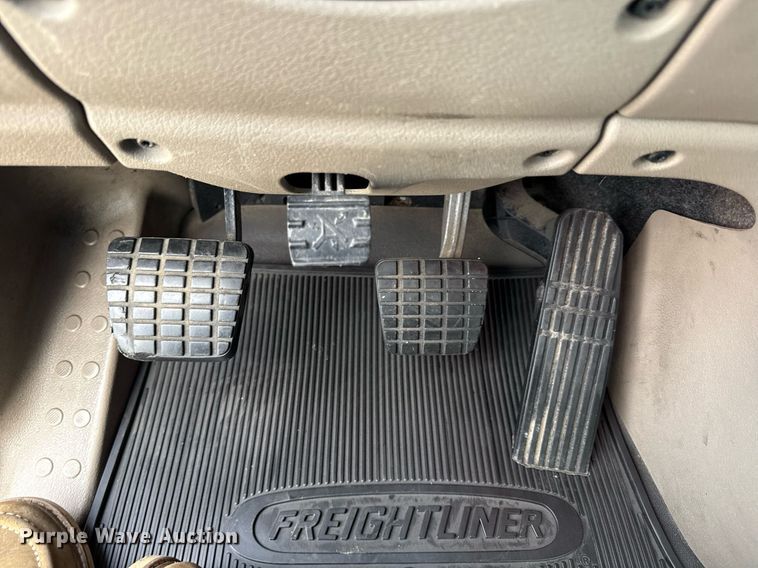 image for item DS4277 2016 Freightliner Cascadia semi truck