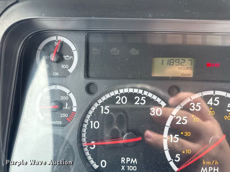 image for item DS4277 2016 Freightliner Cascadia semi truck