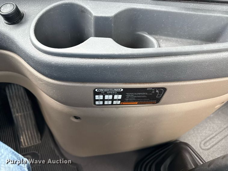 image for item DS4277 2016 Freightliner Cascadia semi truck