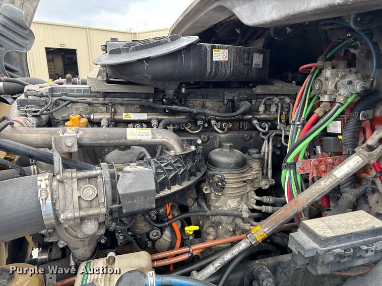 image for item DS4277 2016 Freightliner Cascadia semi truck