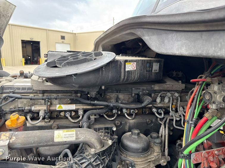 image for item DS4277 2016 Freightliner Cascadia semi truck