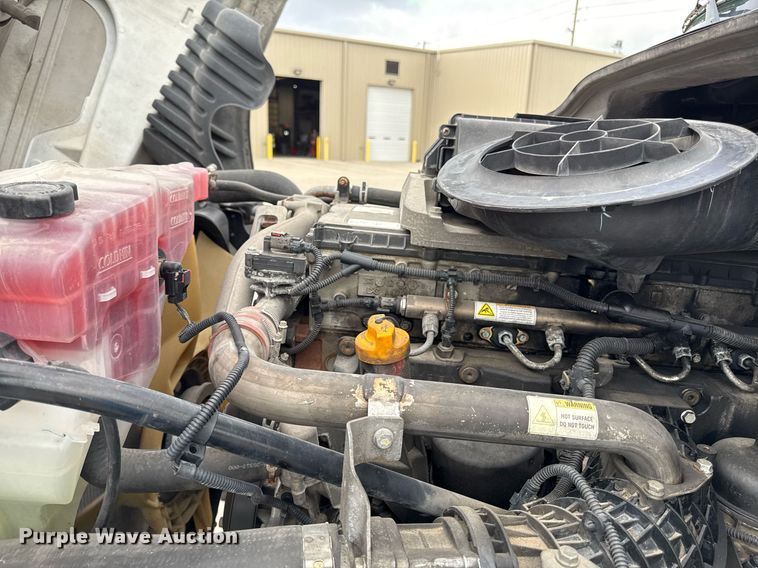 image for item DS4277 2016 Freightliner Cascadia semi truck