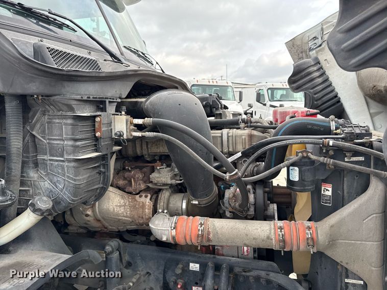 image for item DS4277 2016 Freightliner Cascadia semi truck