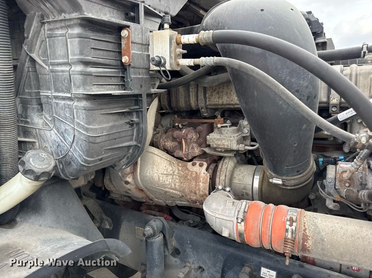 image for item DS4277 2016 Freightliner Cascadia semi truck