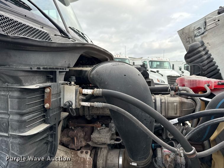 image for item DS4277 2016 Freightliner Cascadia semi truck