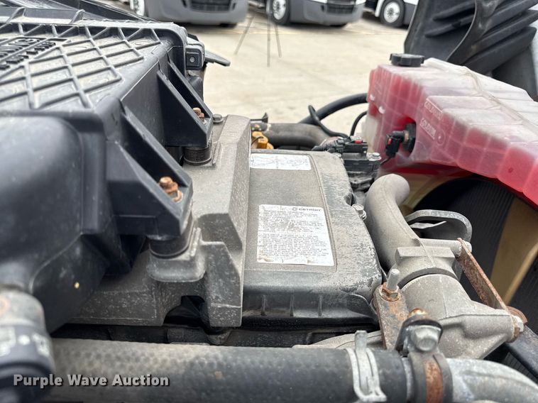 image for item DS4277 2016 Freightliner Cascadia semi truck