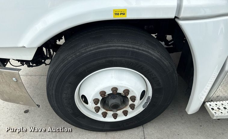 image for item DS4277 2016 Freightliner Cascadia semi truck