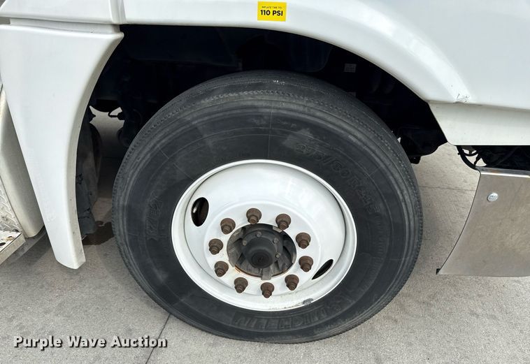 image for item DS4277 2016 Freightliner Cascadia semi truck