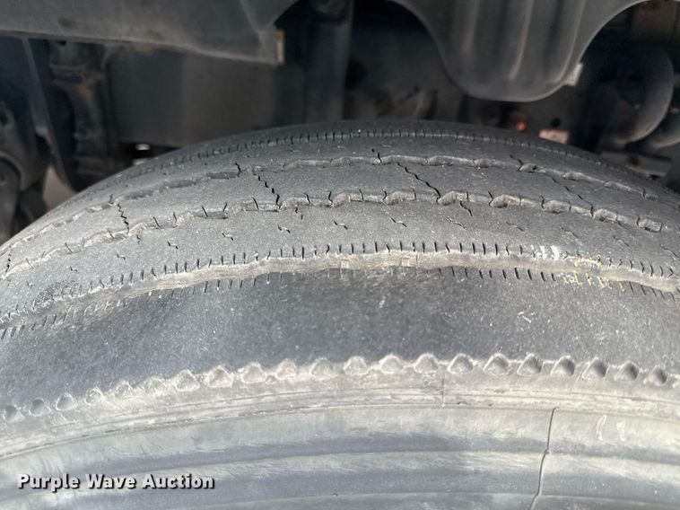 image for item DS4277 2016 Freightliner Cascadia semi truck