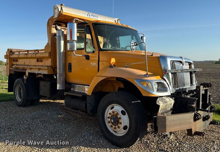image for item DS4282 2005 International 7400 dump truck