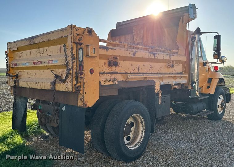 image for item DS4282 2005 International 7400 dump truck