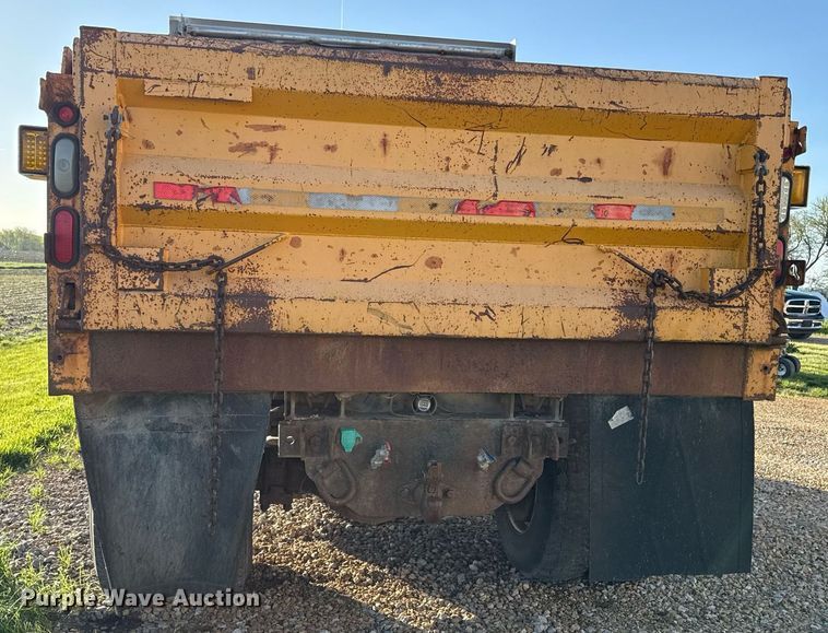 image for item DS4282 2005 International 7400 dump truck