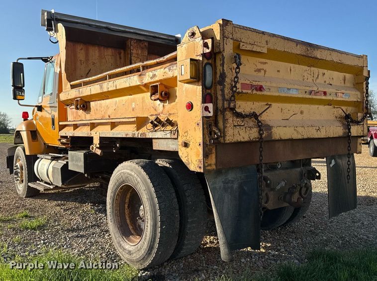 image for item DS4282 2005 International 7400 dump truck