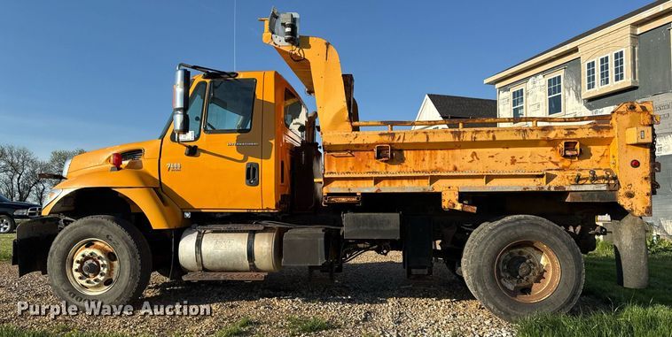 image for item DS4282 2005 International 7400 dump truck