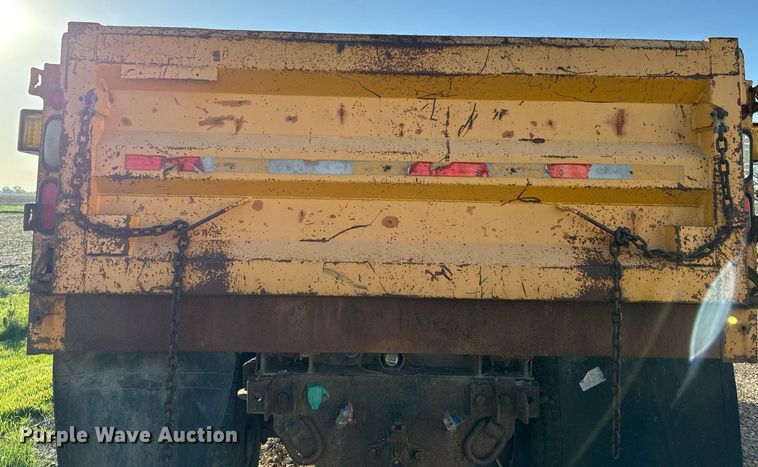 image for item DS4282 2005 International 7400 dump truck