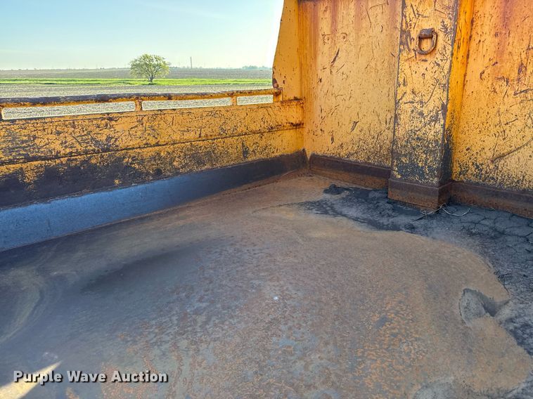 image for item DS4282 2005 International 7400 dump truck