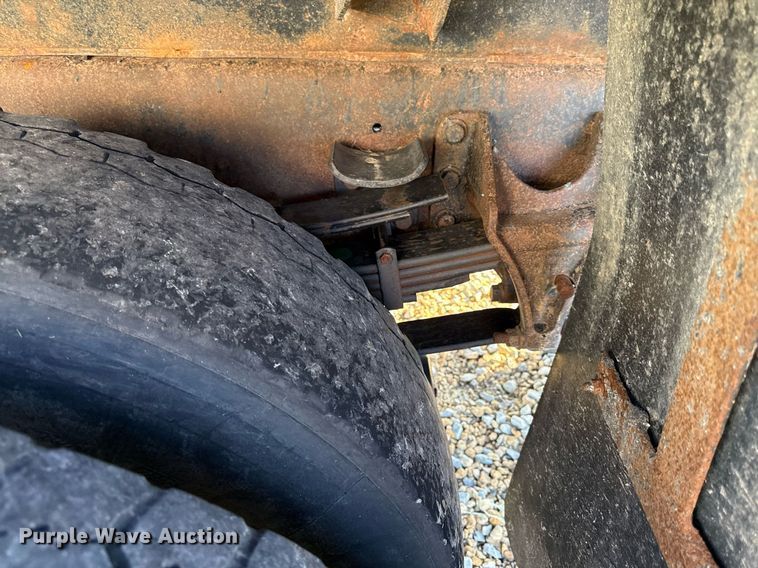 image for item DS4282 2005 International 7400 dump truck