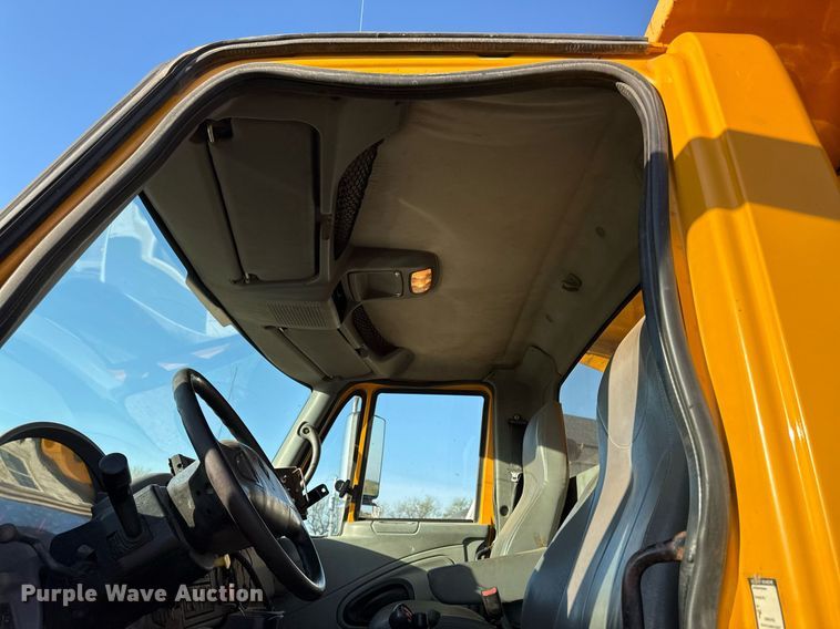 image for item DS4282 2005 International 7400 dump truck