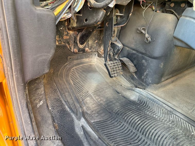 image for item DS4282 2005 International 7400 dump truck