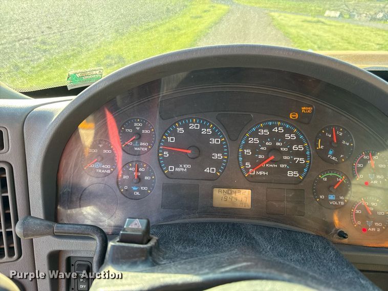 image for item DS4282 2005 International 7400 dump truck