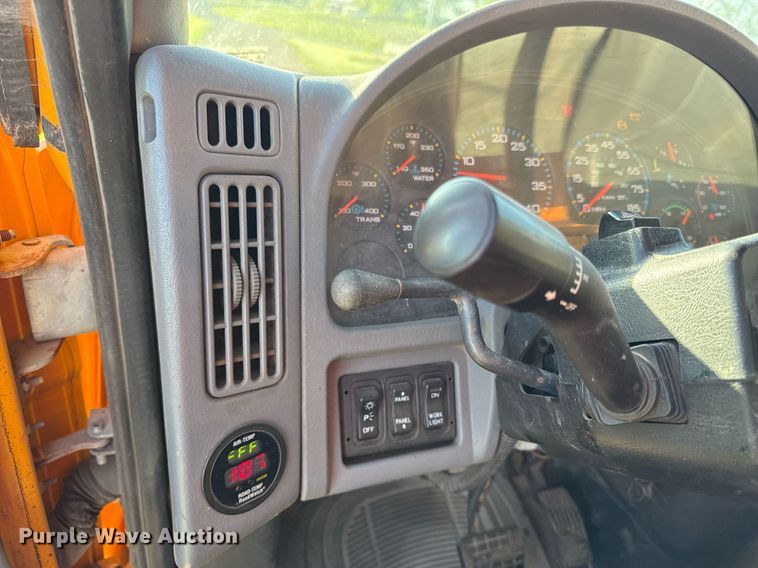 image for item DS4282 2005 International 7400 dump truck