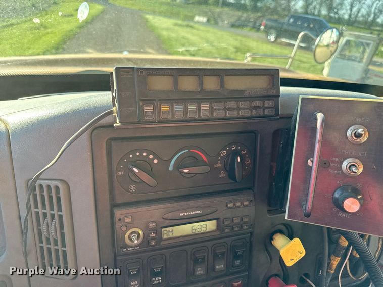 image for item DS4282 2005 International 7400 dump truck