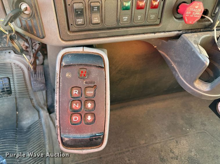 image for item DS4282 2005 International 7400 dump truck