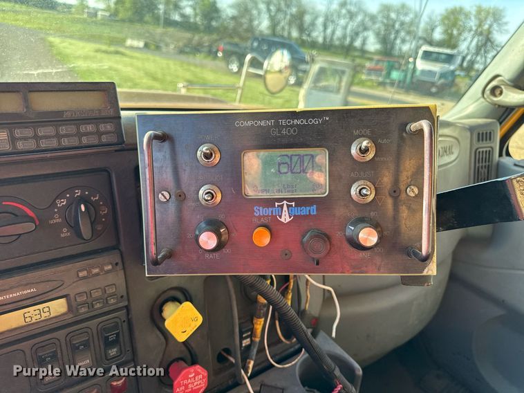 image for item DS4282 2005 International 7400 dump truck