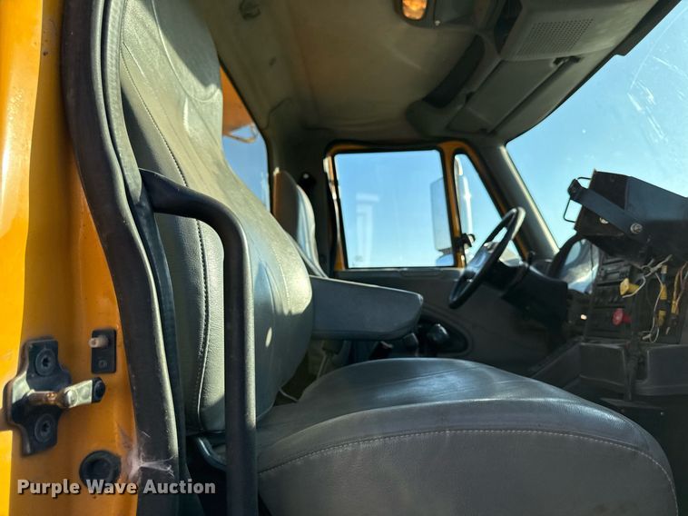 image for item DS4282 2005 International 7400 dump truck