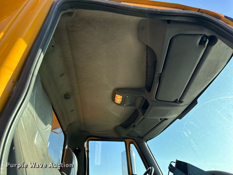 image for item DS4282 2005 International 7400 dump truck