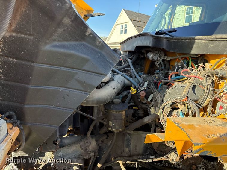 image for item DS4282 2005 International 7400 dump truck