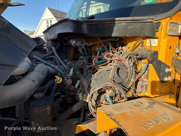 image for item DS4282 2005 International 7400 dump truck